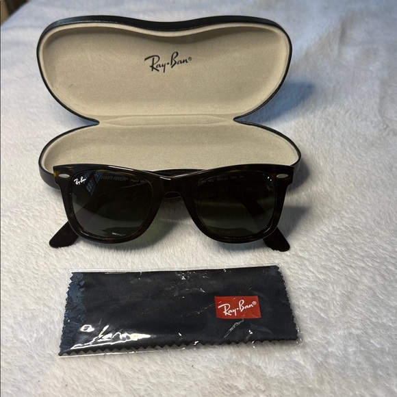 Ray-Ban Wayfarer Classic Sunglasses Made in Italy - Picture 1 of 11